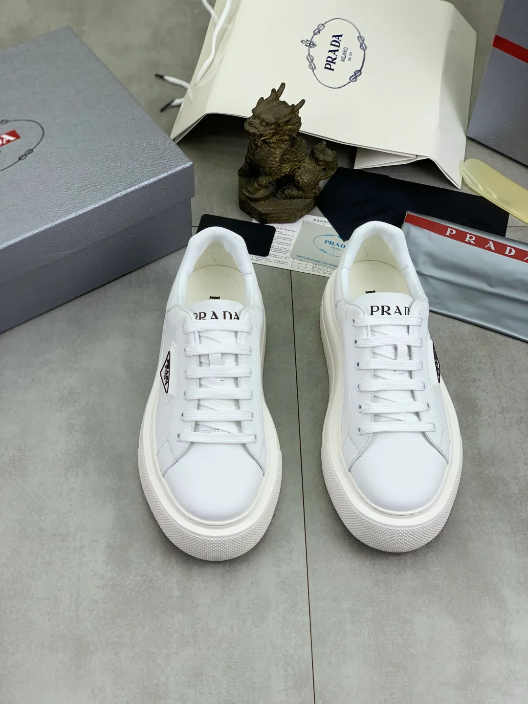 Men's shoes 💰P560💰[New style] popular models are on the official website, 🆘 Trendy brand (Prada) mainly promotes popular models, avant-garde and versatile fashion men's shoes private version mold opening, cowhide surface splicing 1:1.. Fashionable and simple, original imported cowhide lining cowhide feet; the atmosphere and personality are more fashionable, eye-catching and pursuing class. It will subvert the old idea and be a must-have for fashionistas with you! Must keep it for yourself! Tall and comfortable, large and low, high-end quality workmanship. Number of yards: 38-45 4️⃣optional.